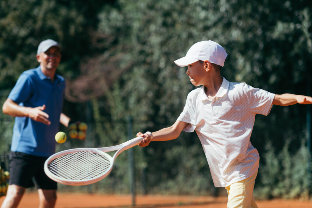 Ten­nis­kurs für Kin­der von 8–18 Jahren